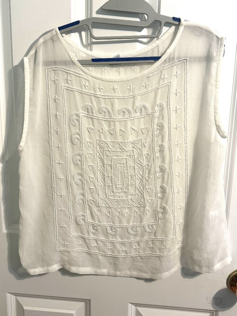 NEW  BAR lll  sleeveless Beautifully Beaded Elegant White Blouse Size Large